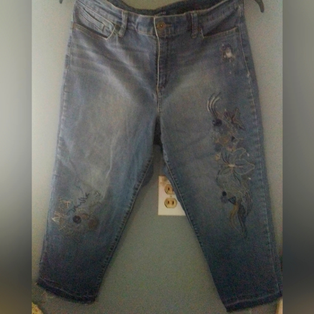 Embroidered Distressed Denim Capris